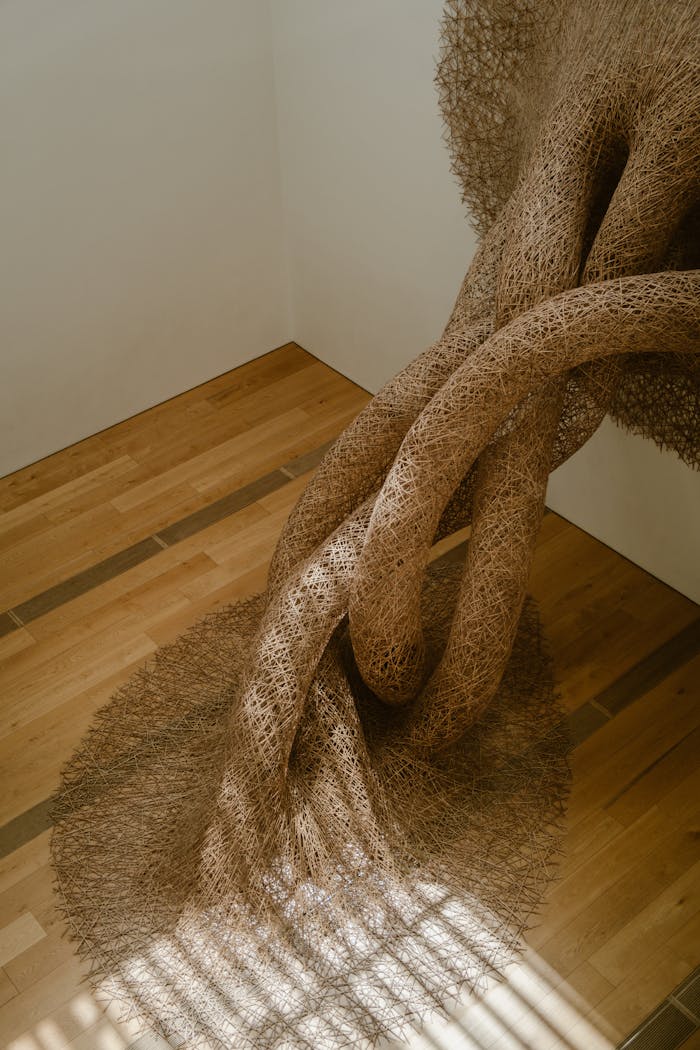 A captivating rope sculpture displayed in a modern gallery in Eskişehir, Türkiye.